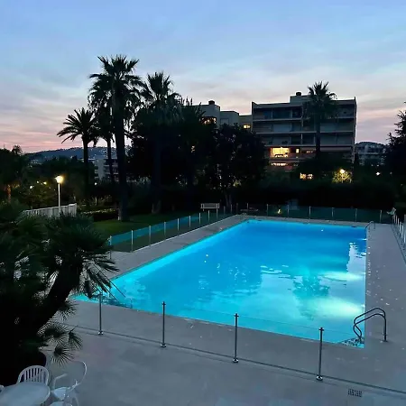 Le Petit Eden Piscine, Tennis, Ping Pong *